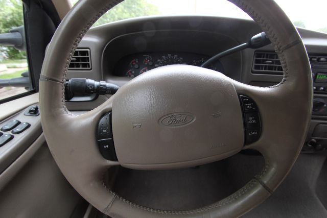 Ford Excursion 2001 photo 1