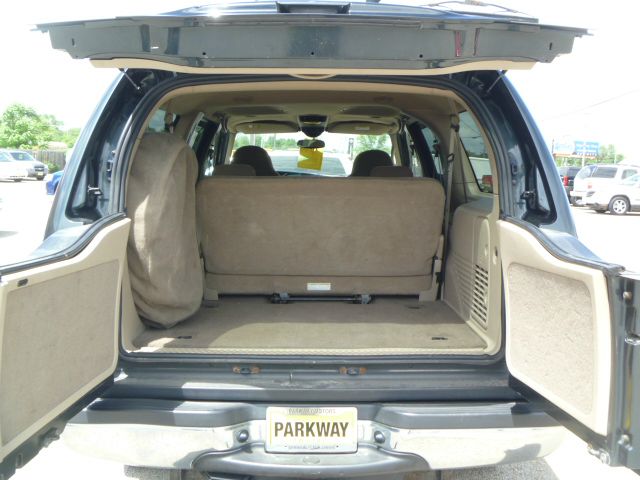 Ford Excursion 2001 photo 1