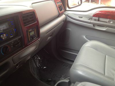 Ford Excursion 2002 photo 1