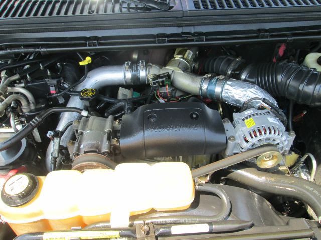 Ford Excursion 2002 photo 2