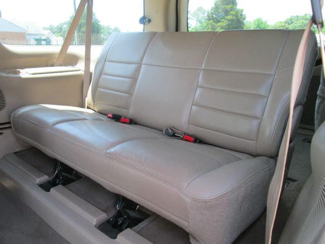 Ford Excursion 2002 photo 4