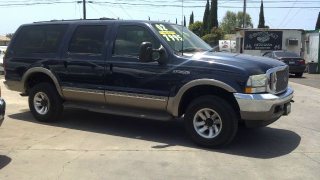 Ford Excursion 2002 photo 1