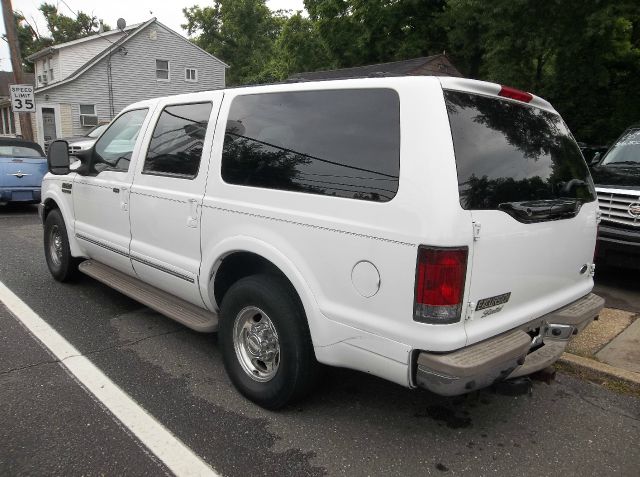 Ford Excursion 2002 photo 2