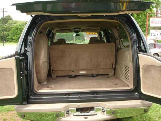 Ford Excursion 2002 photo 1