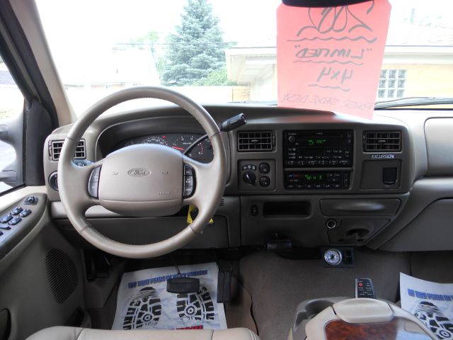 Ford Excursion 2002 photo 1