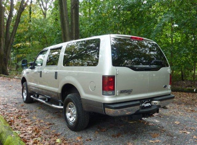 Ford Excursion 2003 photo 2