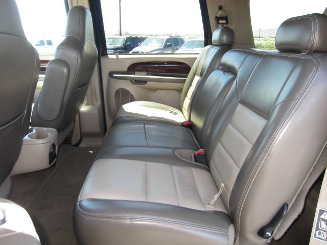 Ford Excursion 2003 photo 2