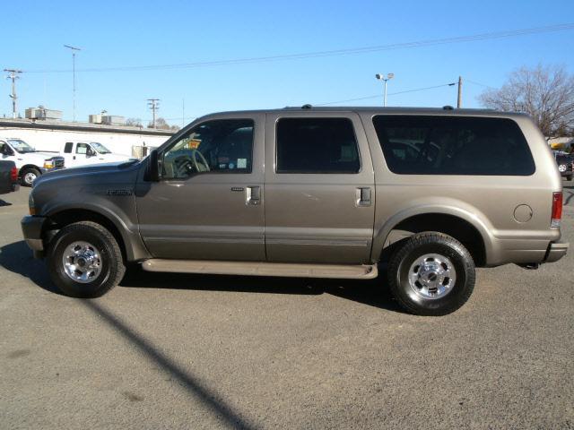 Ford Excursion 2003 photo 1