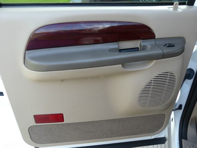 Ford Excursion 2003 photo 17