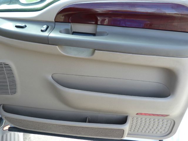 Ford Excursion 2003 photo 19