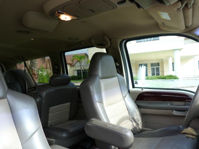 Ford Excursion 2003 photo 25