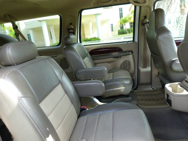 Ford Excursion 2003 photo 4