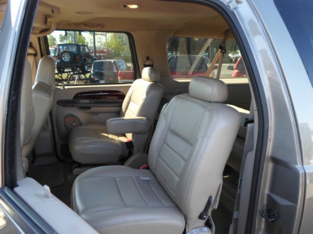 Ford Excursion 2003 photo 2