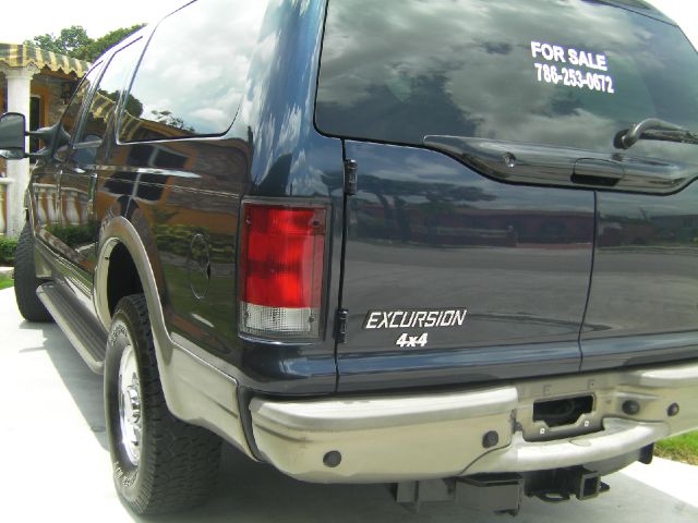 Ford Excursion 2003 photo 19