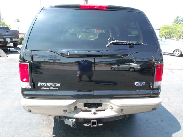 Ford Excursion 2004 photo 1