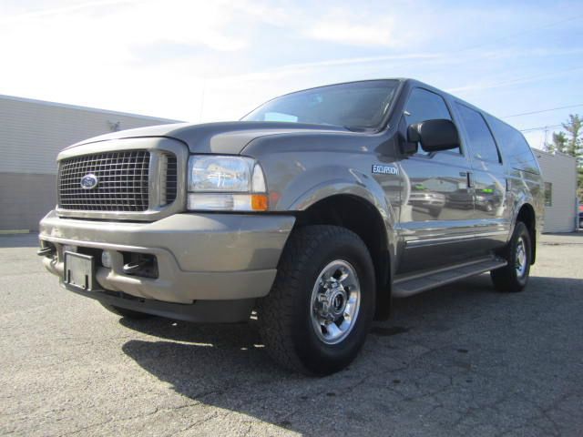 Ford Excursion 2004 photo 2