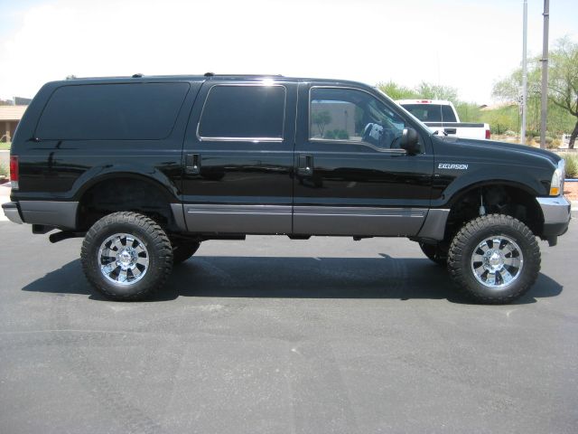 Ford Excursion 2004 photo 2