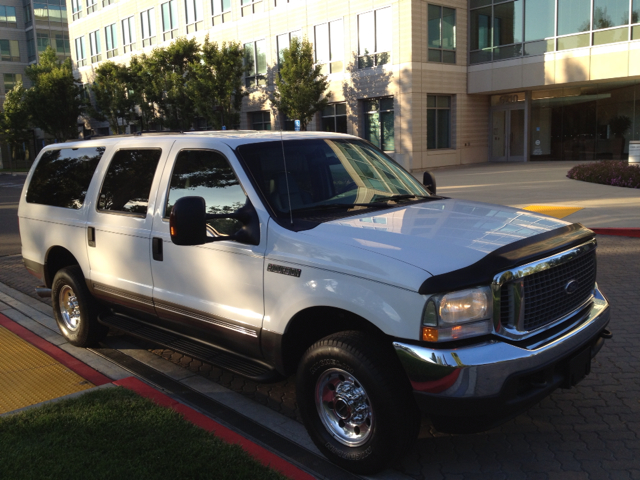 Ford Excursion 2004 photo 1