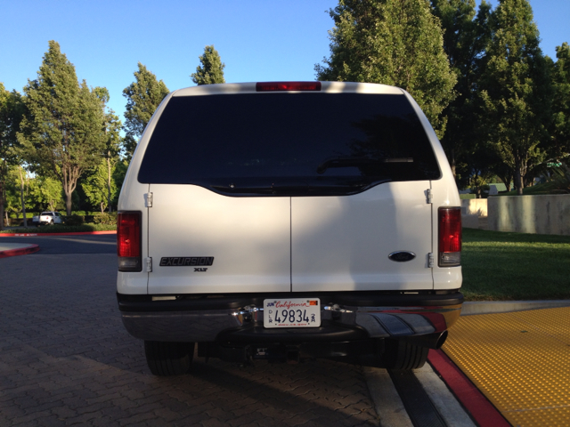 Ford Excursion 2004 photo 2