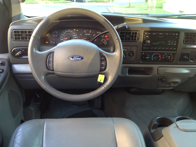 Ford Excursion 2004 photo 30