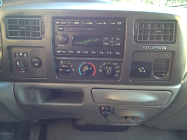 Ford Excursion 2004 photo 39