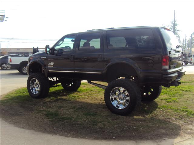 Ford Excursion 2004 photo 1