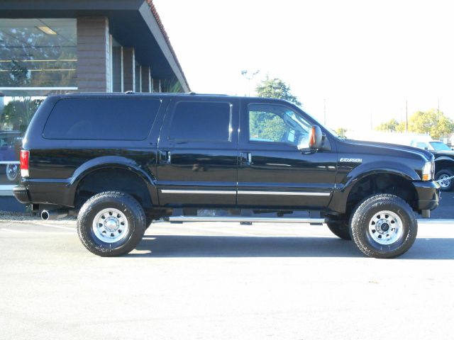 Ford Excursion 2004 photo 1