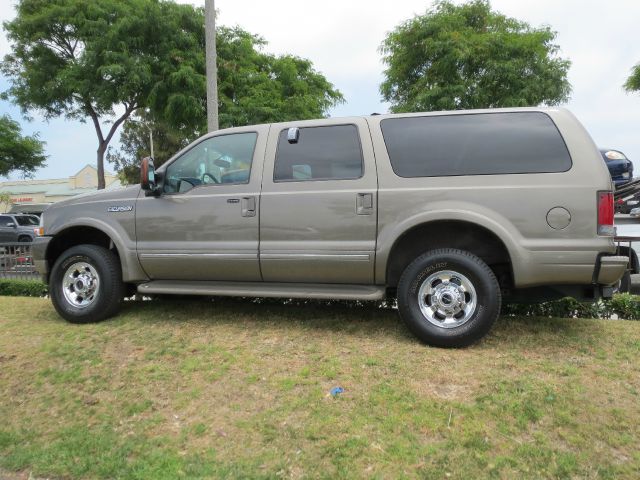 Ford Excursion 2004 photo 1