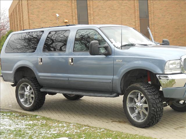 Ford Excursion 2004 photo 1