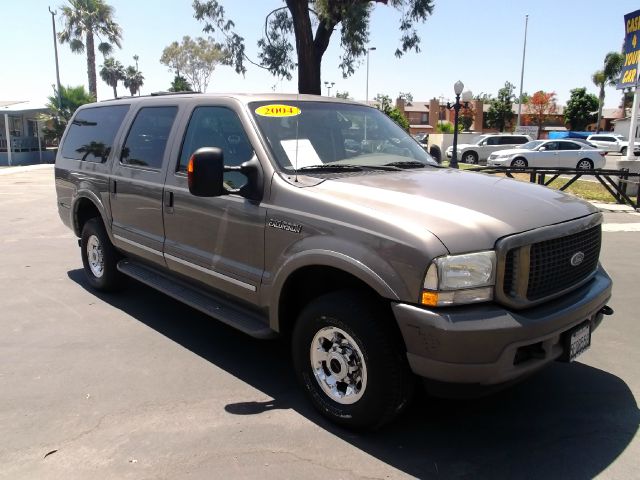 Ford Excursion 2004 photo 1