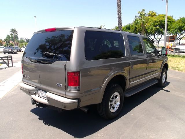 Ford Excursion 2004 photo 2