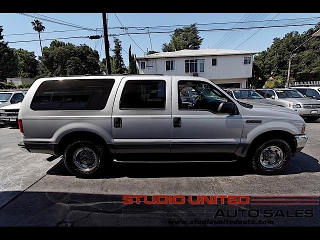 Ford Excursion 2004 photo 1