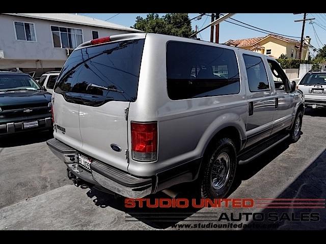 Ford Excursion 2004 photo 2