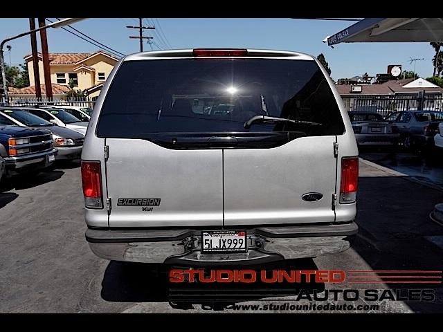 Ford Excursion 2004 photo 3