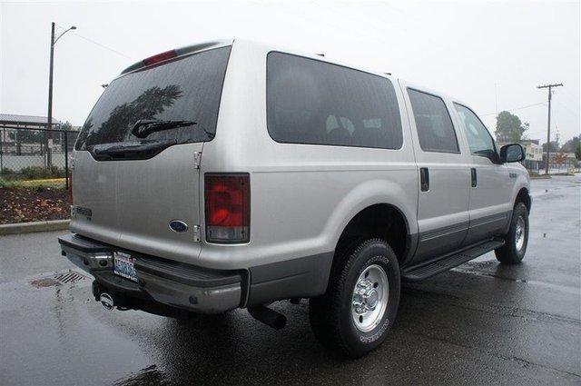 Ford Excursion 2004 photo 3