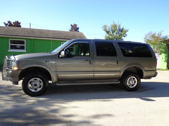 Ford Excursion 2004 photo 1