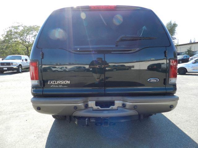 Ford Excursion 2004 photo 3