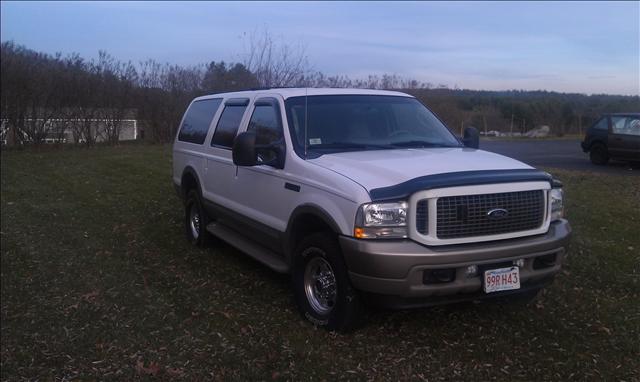 Ford Excursion 2004 photo 1