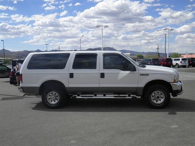 Ford Excursion 2004 photo 3