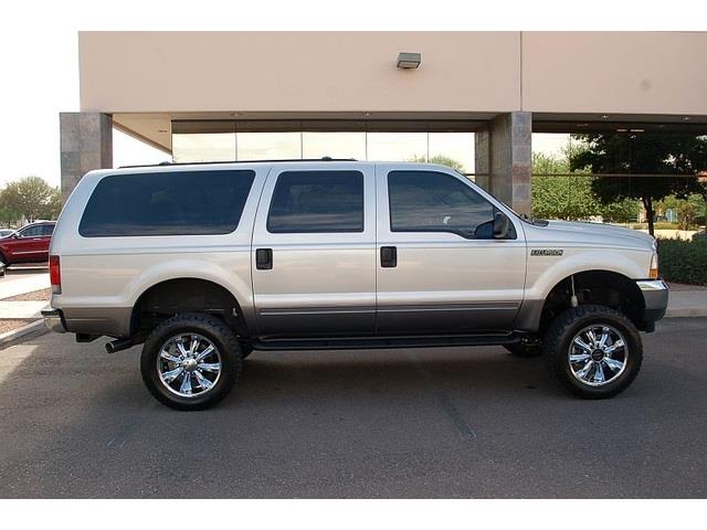 Ford Excursion 2004 photo 1