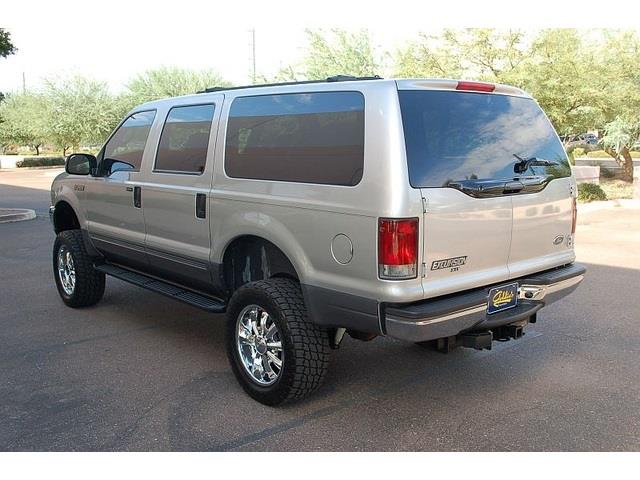 Ford Excursion 2004 photo 2