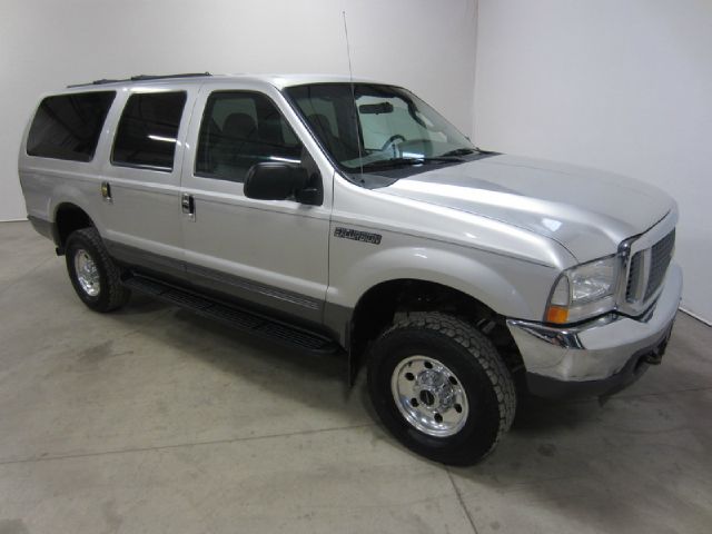 Ford Excursion 2004 photo 2