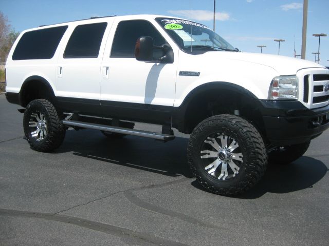 Ford Excursion 2005 photo 1