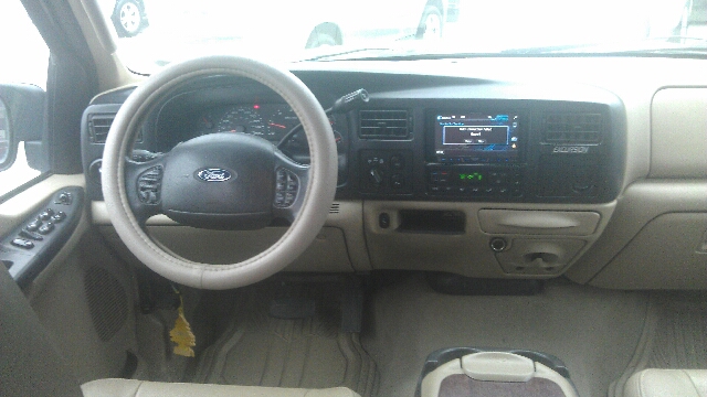 Ford Excursion 2005 photo 1