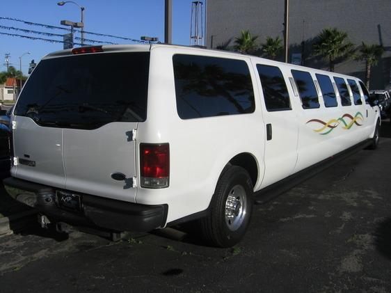 Ford Excursion 2005 photo 1