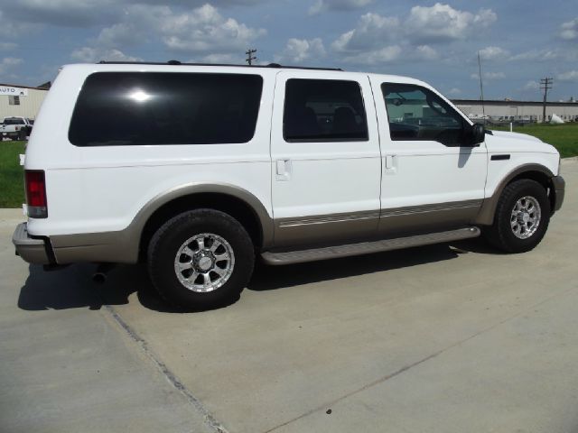 Ford Excursion SXT 2WD V/6 Auto 5-pass SUV