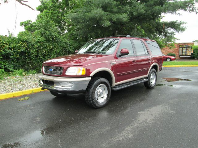 Ford Expedition E320 - Extra Sharp SUV