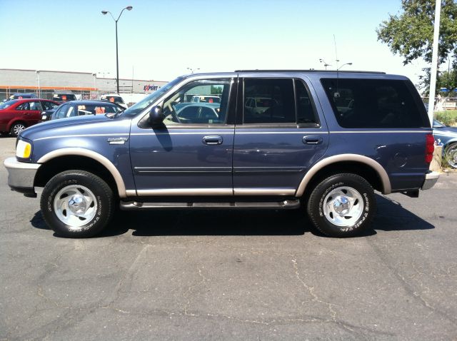 Ford Expedition E320 - Extra Sharp SUV