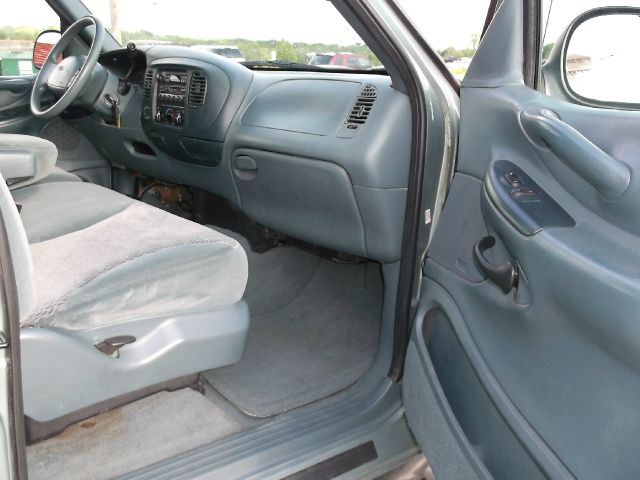 Ford Expedition 1998 photo 2