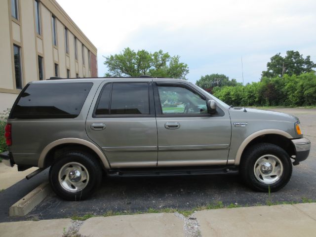 Ford Expedition E320 - Extra Sharp SUV